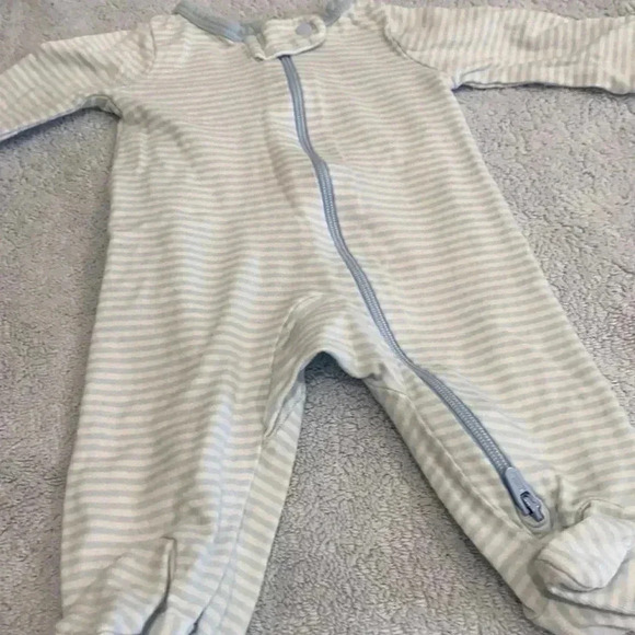 Carter’s Pjs - Picture 2 of 7